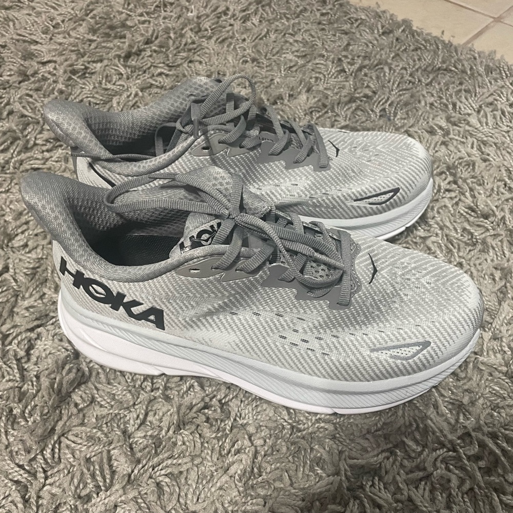 Grey Hoka Clifton 9s